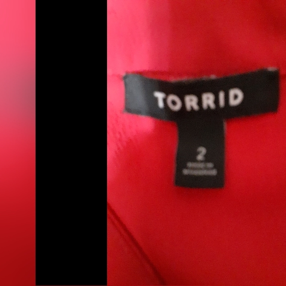 Torrid size 2 top. One tie closure. Red - Picture 4 of 8